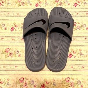 Nike slides women’s size 11 mens 10